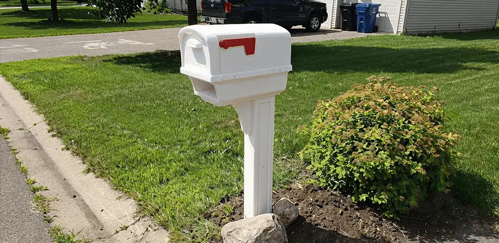 Mailbox installation for a residential curbside mailbox in Akron, OH